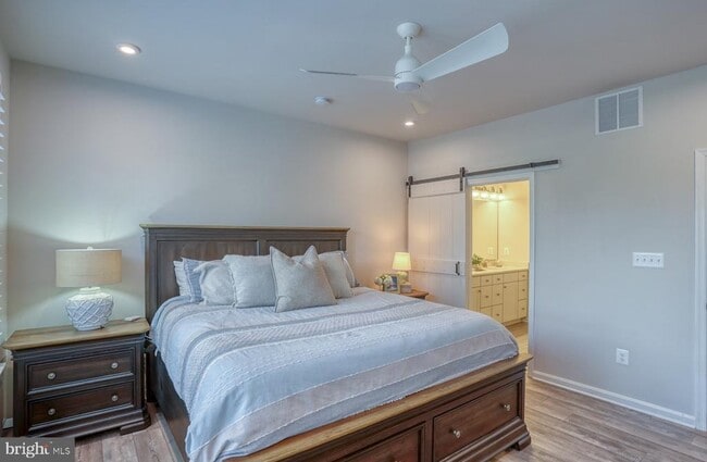 Building Photo - 33163 Oyster Cove Dr
