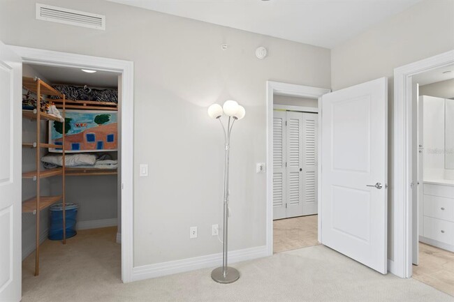 Building Photo - 1325 Snell Isle Blvd NE