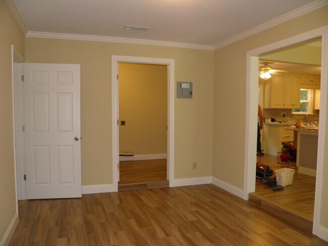 Building Photo - 103 Oregon Dr NE