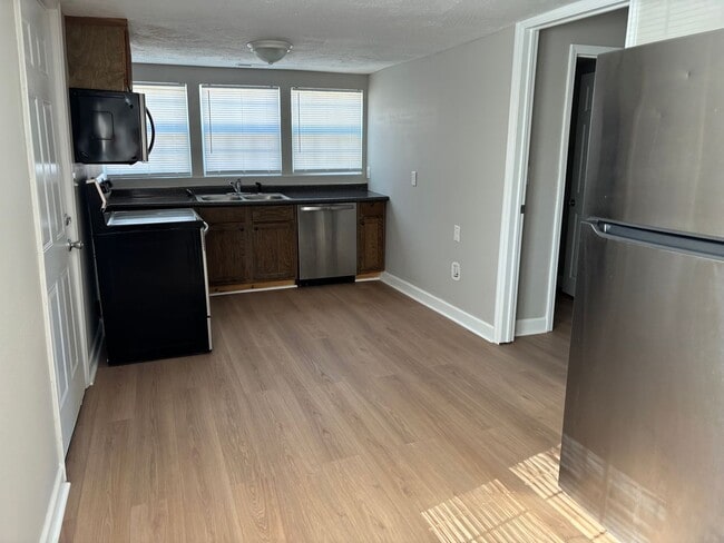 Building Photo - Fully Remodeled 2-Bedroom Home Near Grant Beach Park – Move-In Ready! (Ask about our special)
