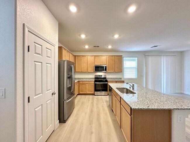 Building Photo - Saguaro North