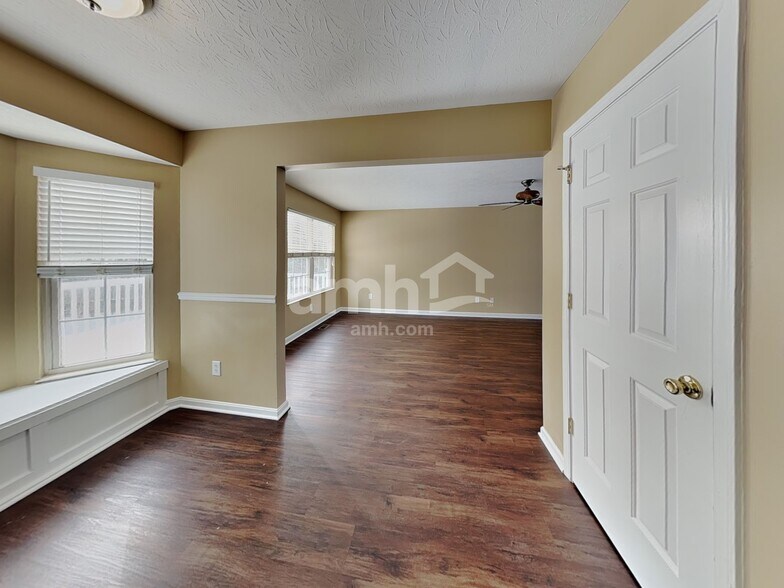 Building Photo - 1031 Buddleia Ct