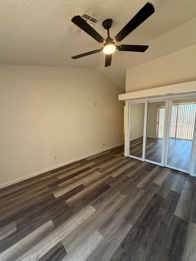 Building Photo - Updated 2 Bedroom 2 Bath with Office Near Fort Huachuca