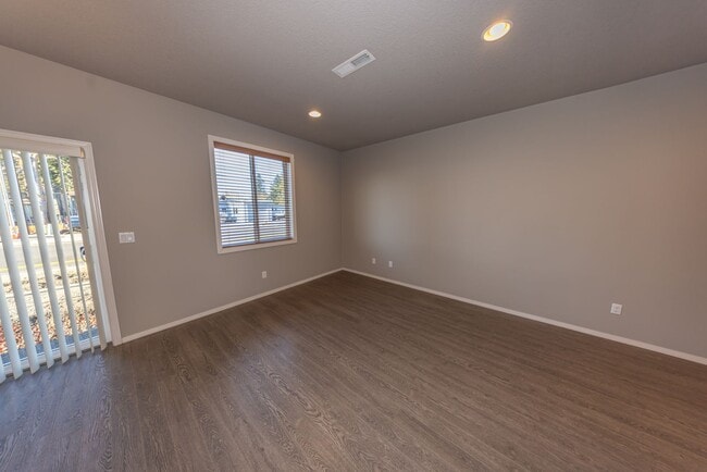 Building Photo - Three bedroom townhouse in Orchards.  - Built in 2016 - AC