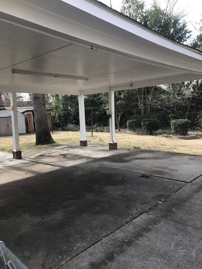 Building Photo - 3 Bed, 2 Bath Home