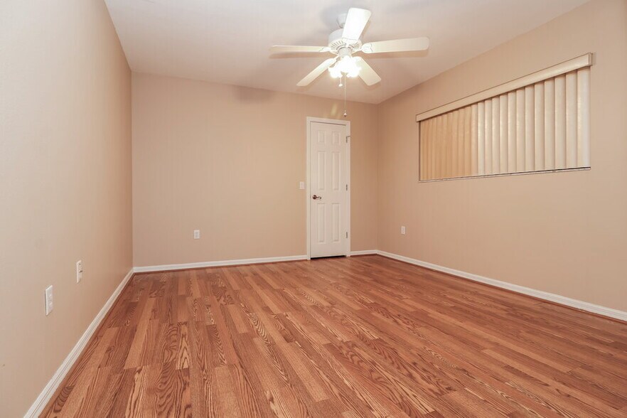 Building Photo - 9142 Buena Mesa Dr
