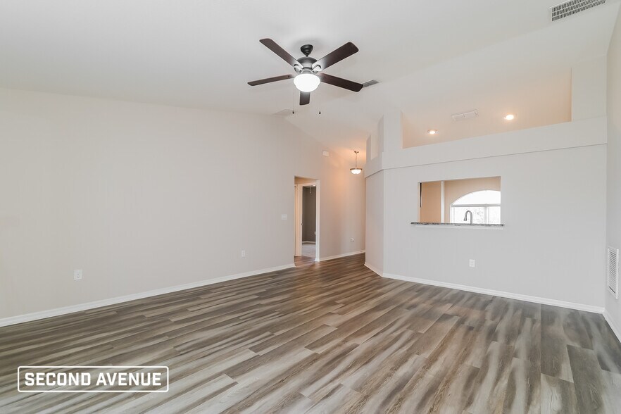 Building Photo - 2041 Horse Creek Ln