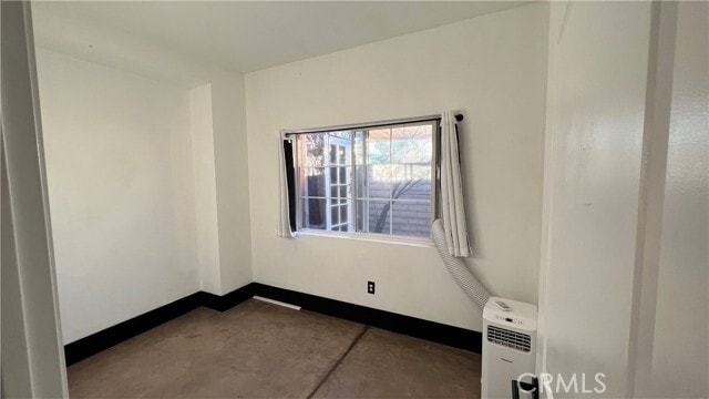 Building Photo - 17858 Sidwell St