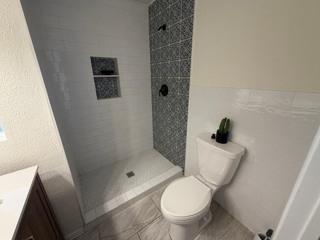 Building Photo - 1244 E Susan Ln