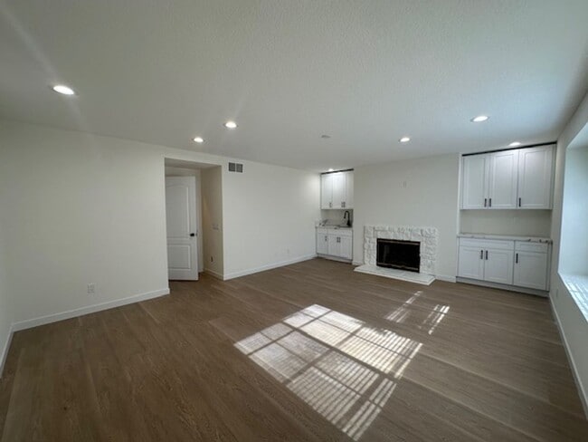 Building Photo - Stunning gated executive home completely redone