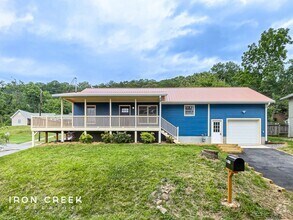 Building Photo - Beautifully Updated Three-Bedroom with Gar...