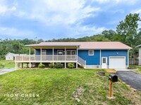 Building Photo - Beautifully Updated Three-Bedroom with Gar...