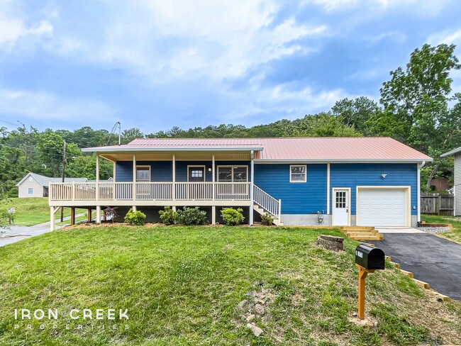 Primary Photo - Beautifully Updated Three-Bedroom with Gar...