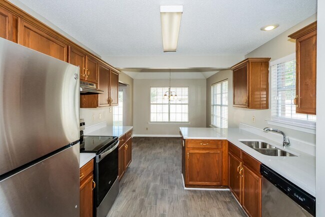 Building Photo - 1168 Red Fern Cir W