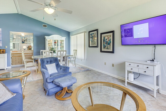 Building Photo - 11651 Pointe Cir