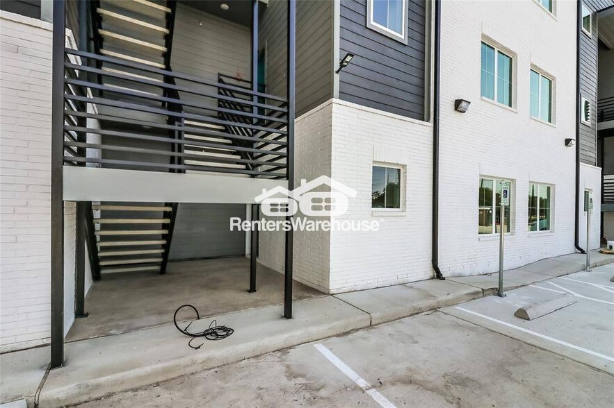 Building Photo - 3726 Bellfort Ave