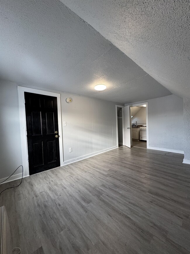 Building Photo - 30 Ledge St