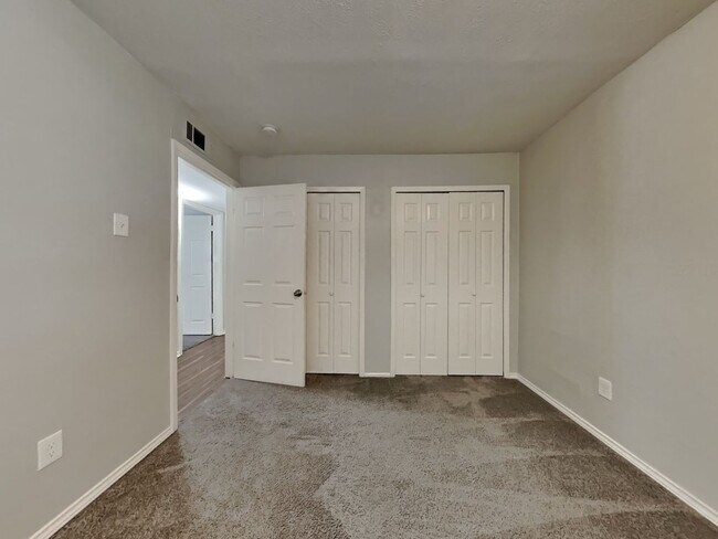 Building Photo - Coming Soon! 4 BR/1.5BA | Newly Renovated Single Family Home | Large backyard | In Mesquite!