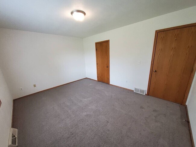 Building Photo - 2801 Ruschfield Dr