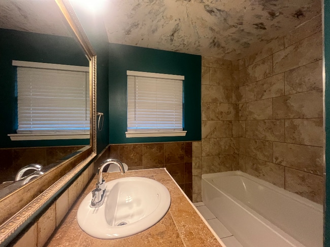 Building Photo - 10 Northhaven Pl