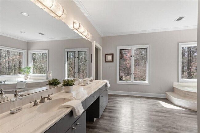 Building Photo - 15905 Westbrook Rd