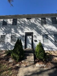 Building Photo - 675 N Chestnut St