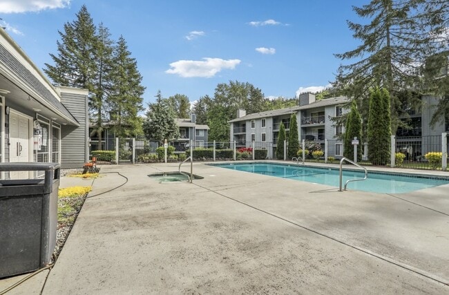 Building Photo - 4717 W Lake Sammamish Pkwy SE
