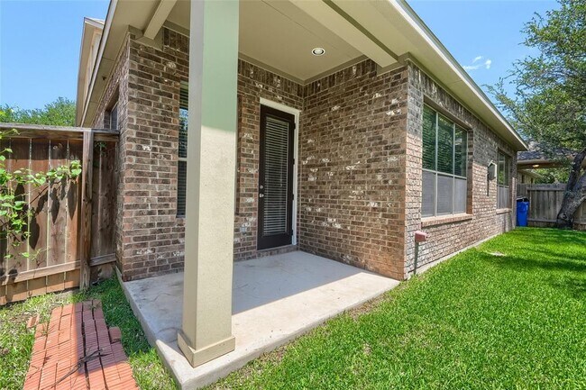 Building Photo - 4006 Gloucester Dr