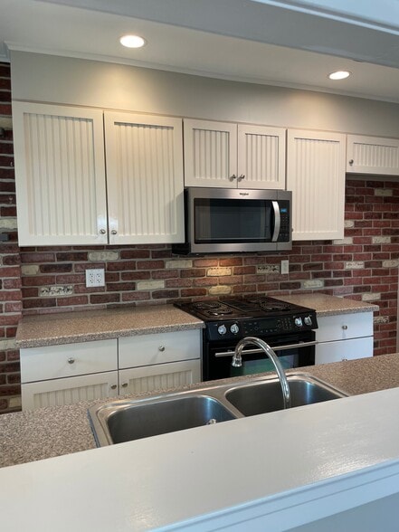 Kitchen - 30 S Muhlenberg St