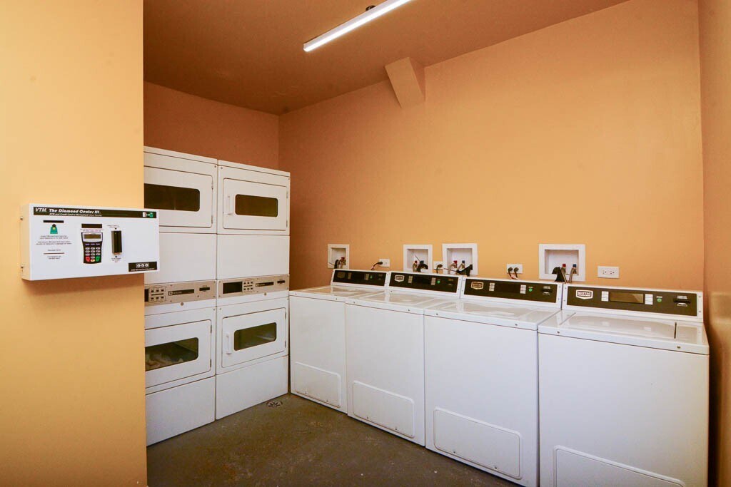 Building Photo - 1655 N Humboldt Blvd