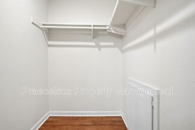 Building Photo - 1535 Apache Dr