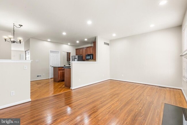 Building Photo - 271 Yorktown Ct