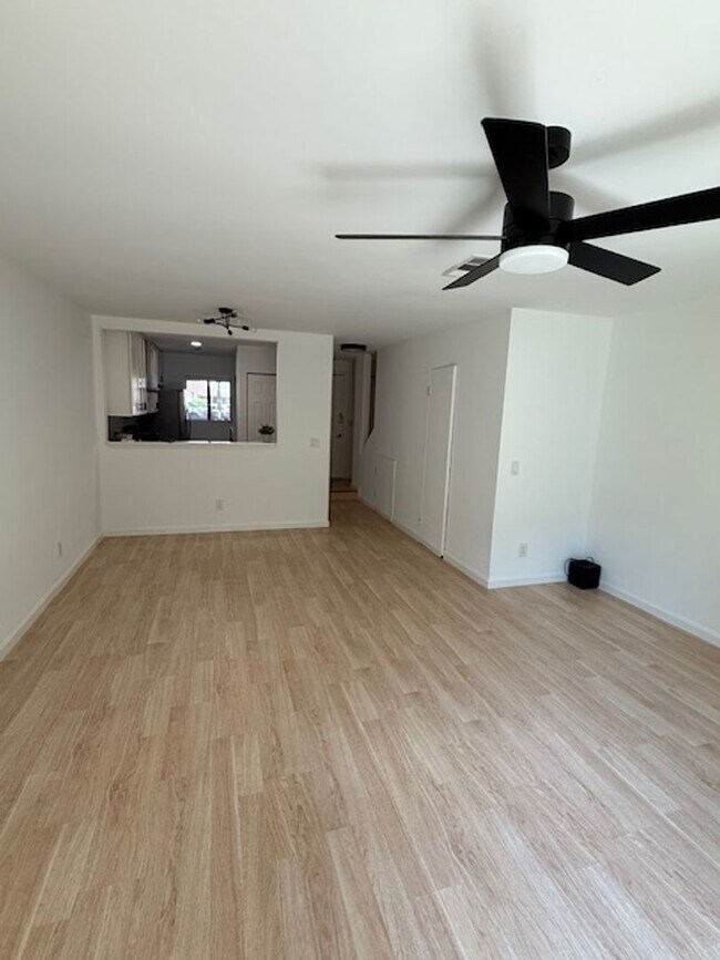 Building Photo - Upgraded - Woodlake Villa 49