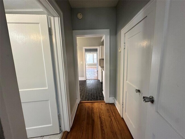 Building Photo - 3019 N Robinson Ave