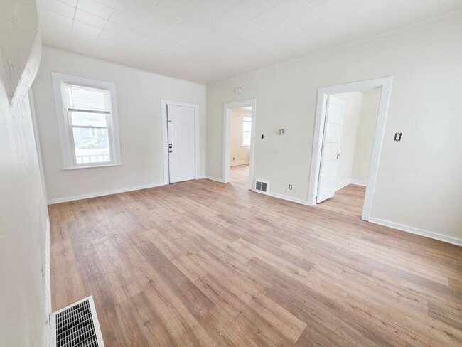 Building Photo - 1405 Day St