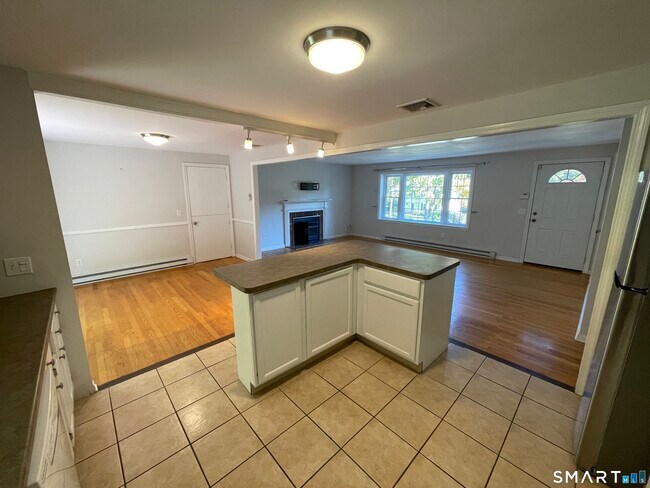 Building Photo - 85 Brentwood Dr
