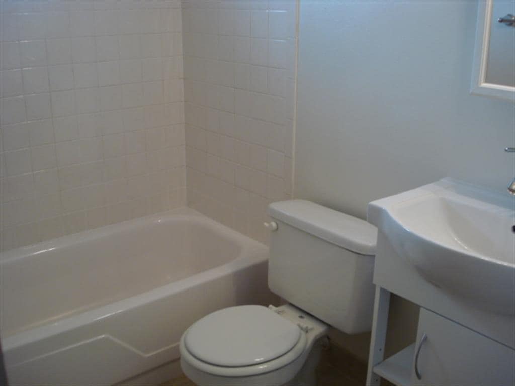 Building Photo - 1955 S Reynolds Rd