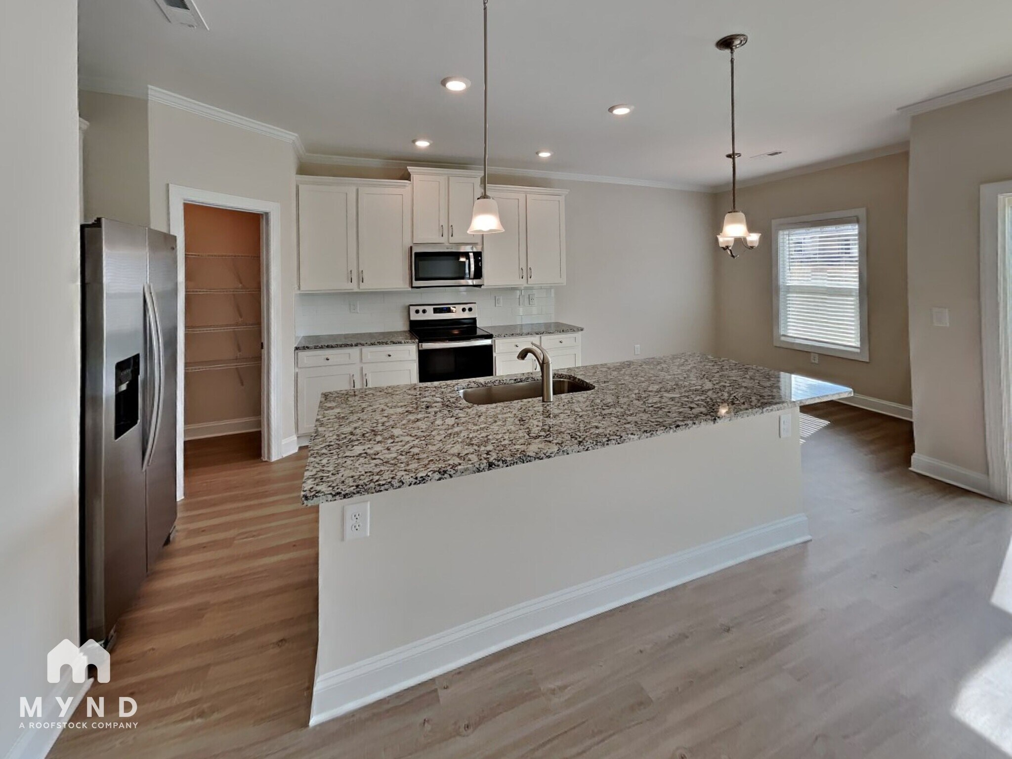 Building Photo - 102 Sina St