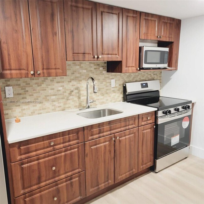 Building Photo - 10090 NW 80th Ct