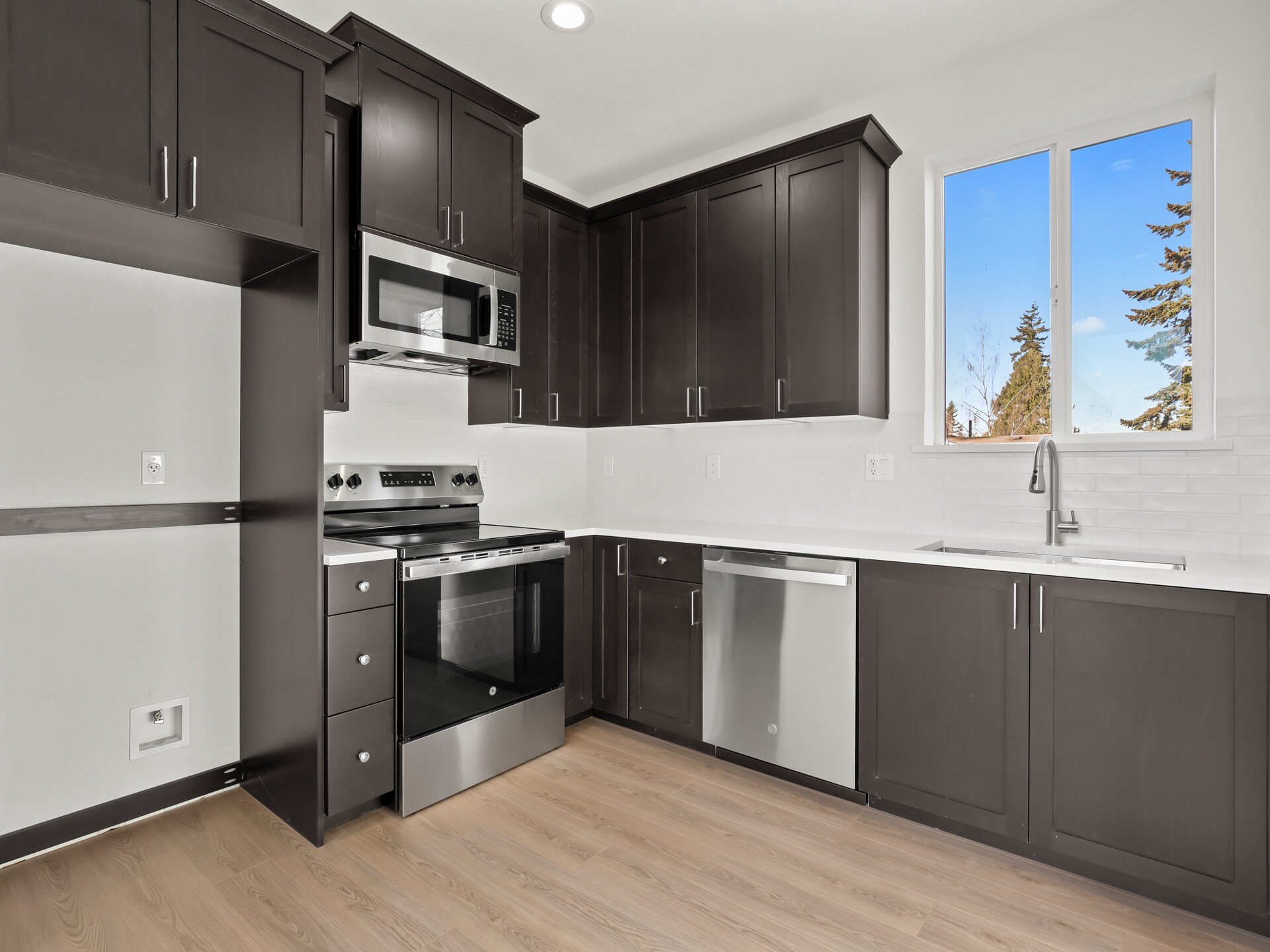 Building Photo - 7490 SE 51st Ave