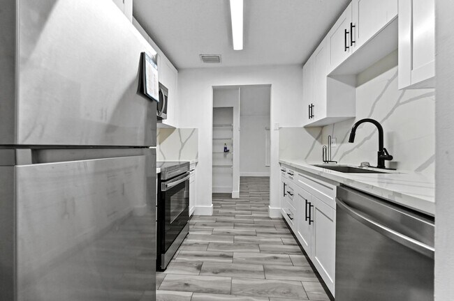 Building Photo - 1390 Summit Run Cir