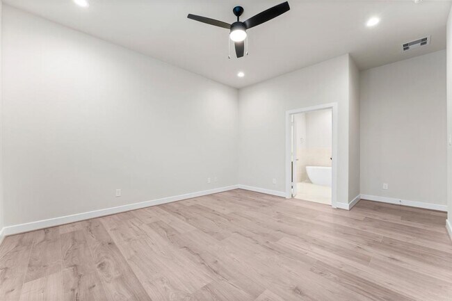 Building Photo - 5905 Haring Ln