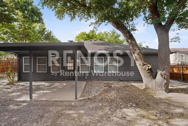 Building Photo - South Arlington Gem
