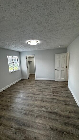 Building Photo - 400 Sherwood Green Ct