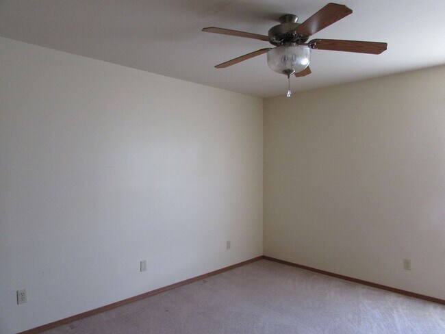 Building Photo - 25010 Scenic Dr