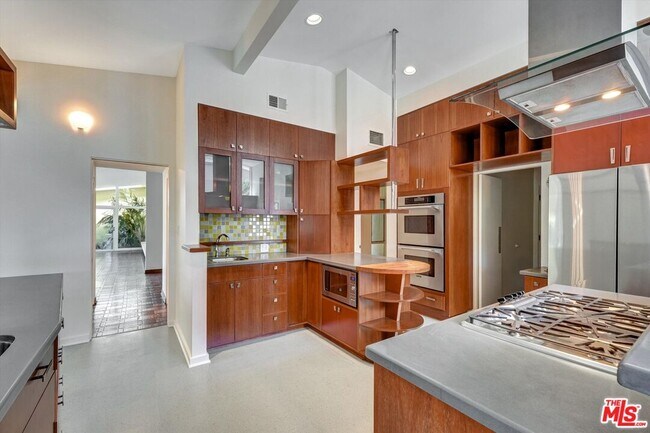 Building Photo - 2755 Carmar Dr