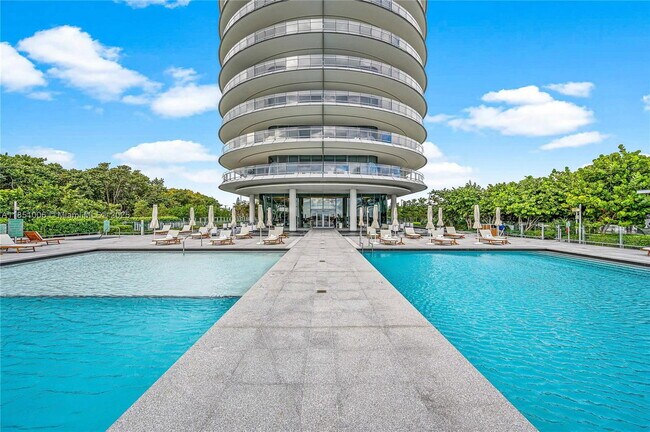 Building Photo - 8701 Collins Ave