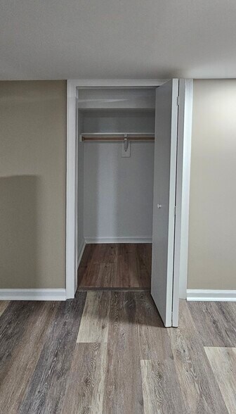 Building Photo - 4633 Kernwood Ave