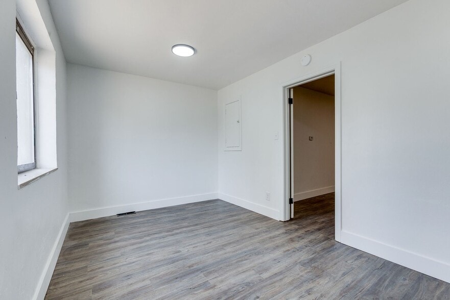 Building Photo - 732 E Warrington Ave