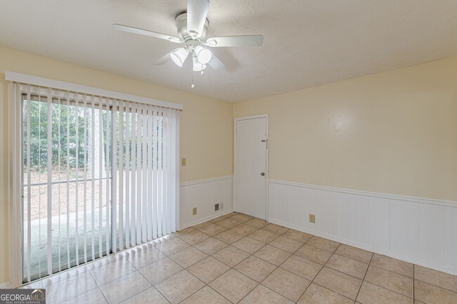 Building Photo - 828 Sheppard Way